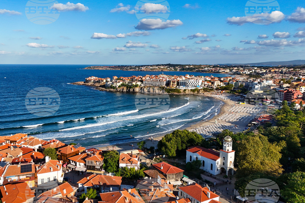 Bulgaria between Elite Tourism Zones and Health Vacation Vouchers
