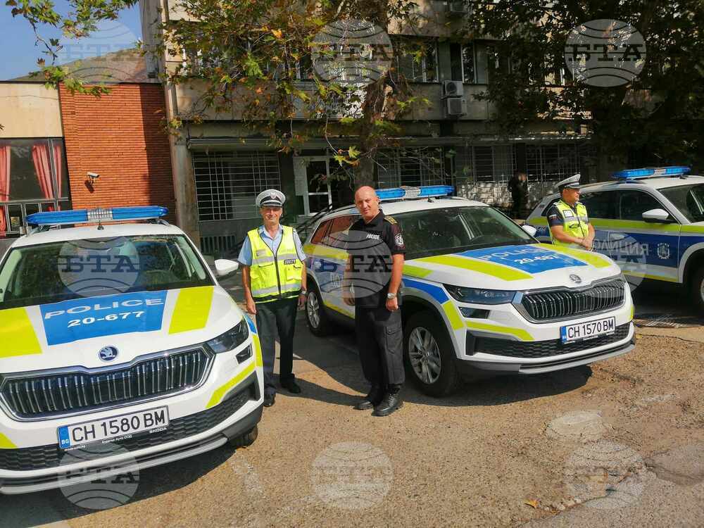 Нови пет автомобила за контрол на движението по пътищата получи полицията в Сливен