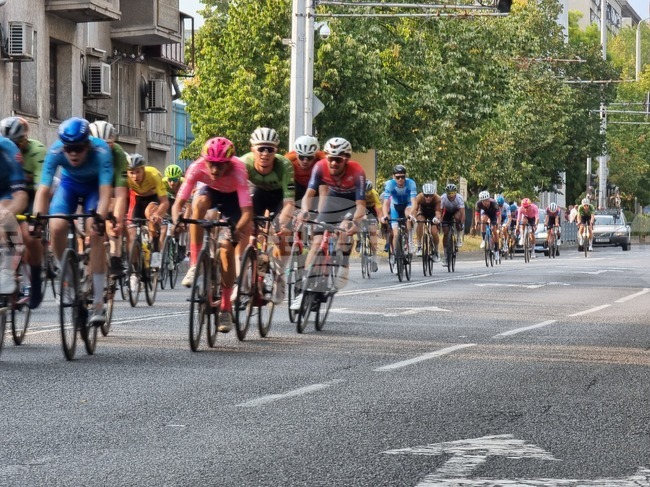 Временна организация на движението се въвежда днес и утре в Казанлък във връзка с втория етап на Държавния шампионат по колоездене на шосе