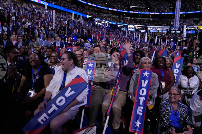 Демократите в САЩ обмислят стратегии как да си върнат изгубените избиратели след триумфа на Тръмп