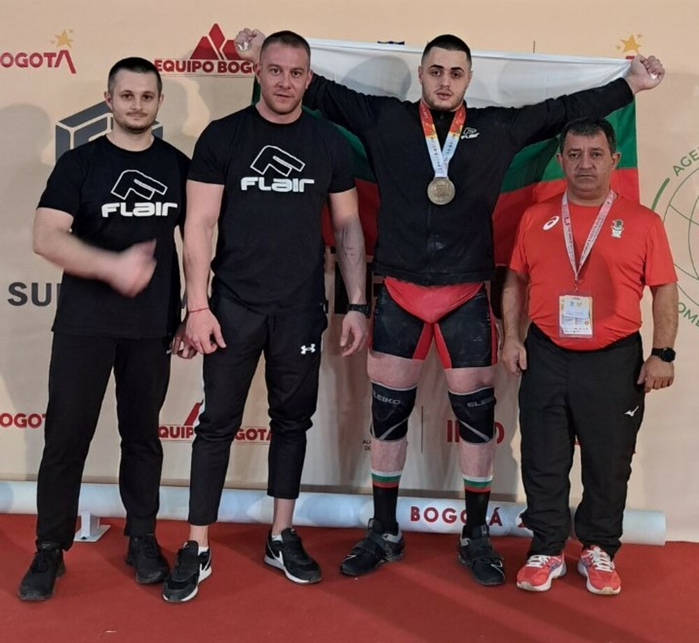 Bulgarian Weightlifter Nasar Sets New World Record in 89 Kg Clean and Jerk Lift