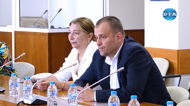 Повече заявки от крайни снабдители ще повишат незначително цената на природния газ за септември, каза изпълнителният директор на "Булгаргаз"