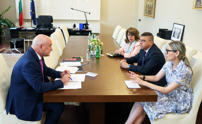 МС: Премиерът Главчев и министри обсъдиха спешни мерки за “тапата” на „Дунав мост“