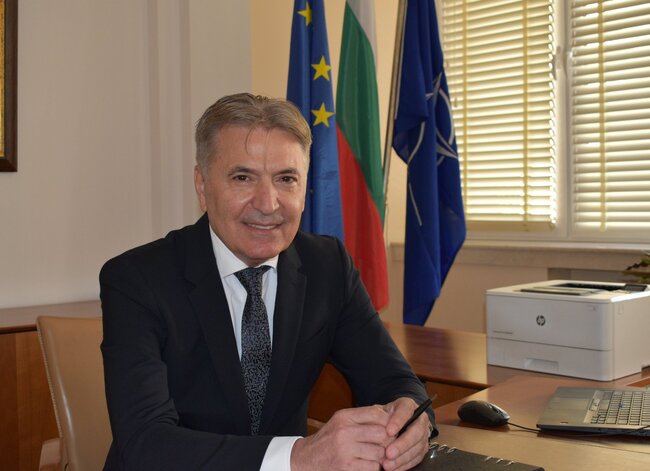 Министерство на икономиката и индустрията: Министър Петко Николов ще проведе онлайн среща с търговските представители зад граница