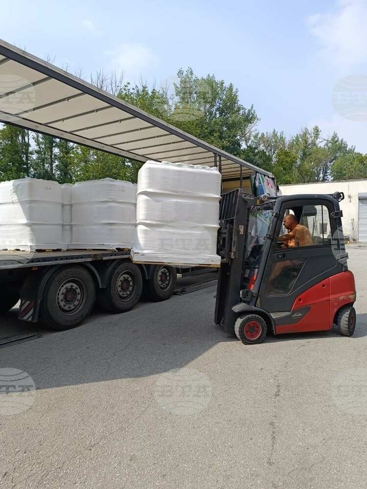 Общо 133 000 литра бутилирана питейна вода получиха три общини в бедствено полжение