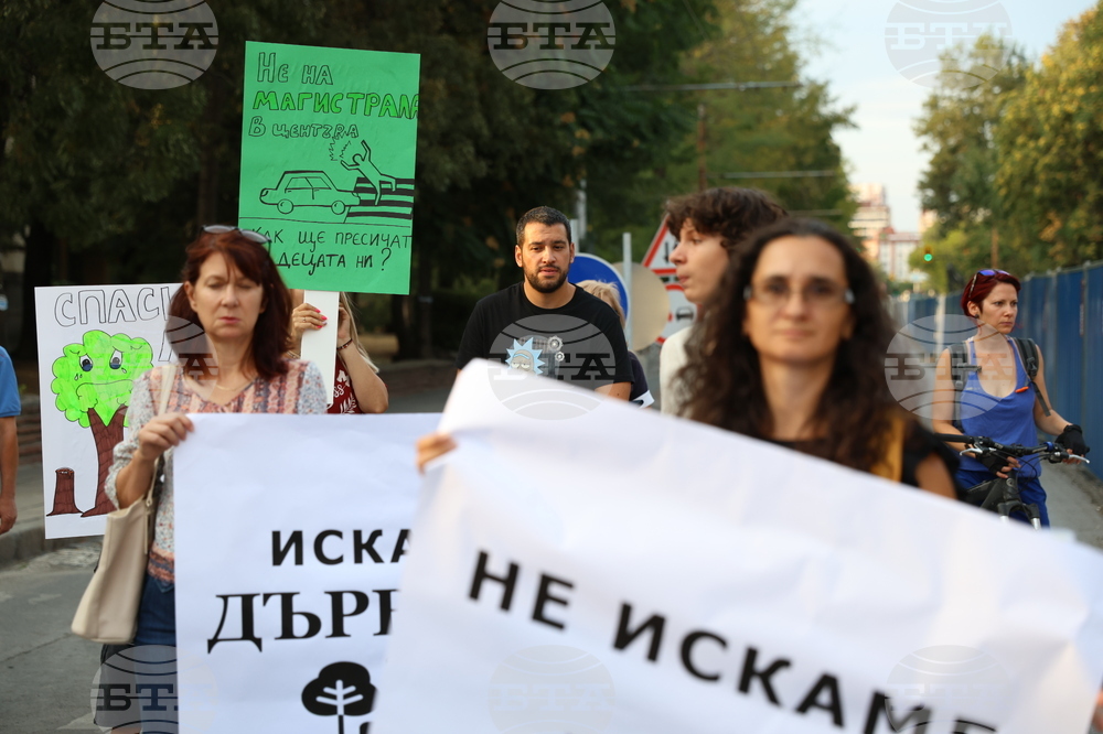 Протестно шествие - "Да спасим дърветата на „Опълченска“