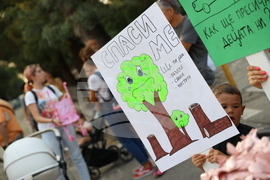 Протестно шествие - "Да спасим дърветата на „Опълченска“