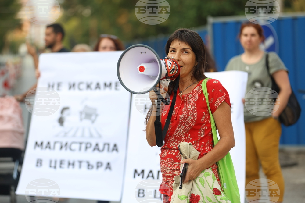 Протестно шествие - "Да спасим дърветата на „Опълченска“