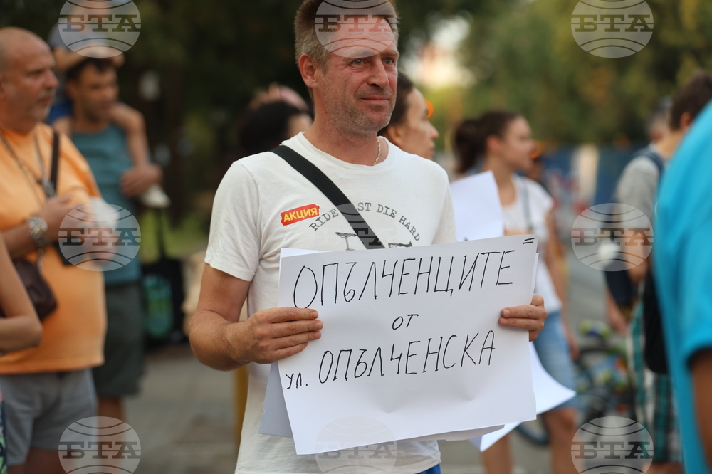 Протестно шествие - "Да спасим дърветата на „Опълченска“