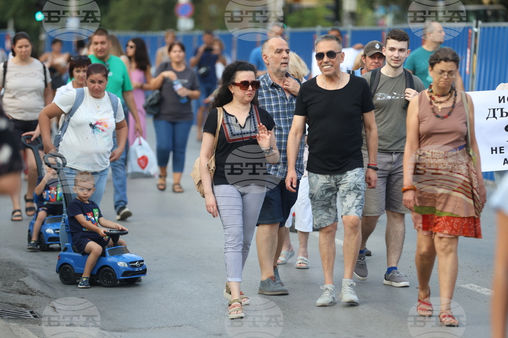 Протестно шествие - "Да спасим дърветата на „Опълченска“
