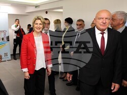 Весела Лечева дари световната си купа по стрелба на новия Образователен и олимпийски център на НСА