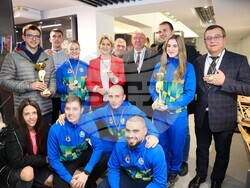 Весела Лечева дари световната си купа по стрелба на новия Образователен и олимпийски център на НСА