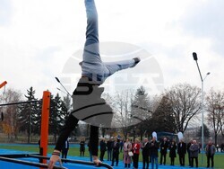 Весела Лечева дари световната си купа по стрелба на новия Образователен и олимпийски център на НСА