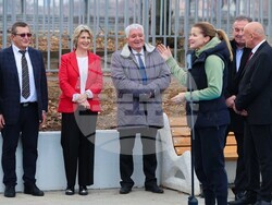 Весела Лечева дари световната си купа по стрелба на новия Образователен и олимпийски център на НСА