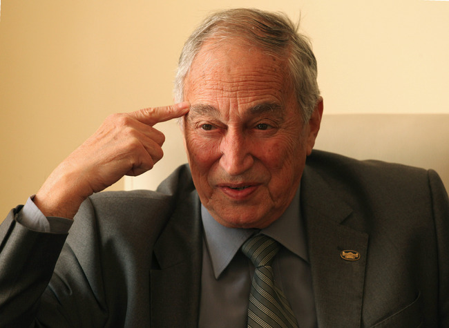 Българските лазери помагат на лекарите по света, изследват морското дъно и космоса, радват ни със светлинните образи в небето