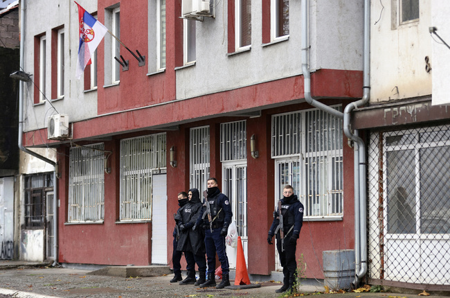 Тридесет дни задържане под стража получи бившият косовски сръбски полицай, заради чийто арест в Северно Косово са издигнати барикади