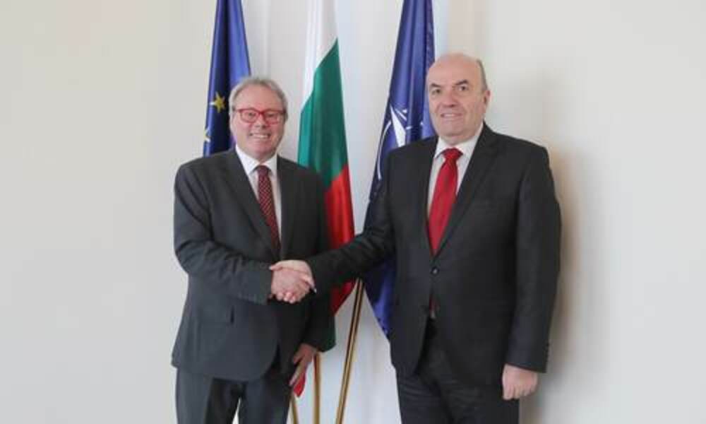Caretaker Foreign Minister Holds Meeting with French Ambassador