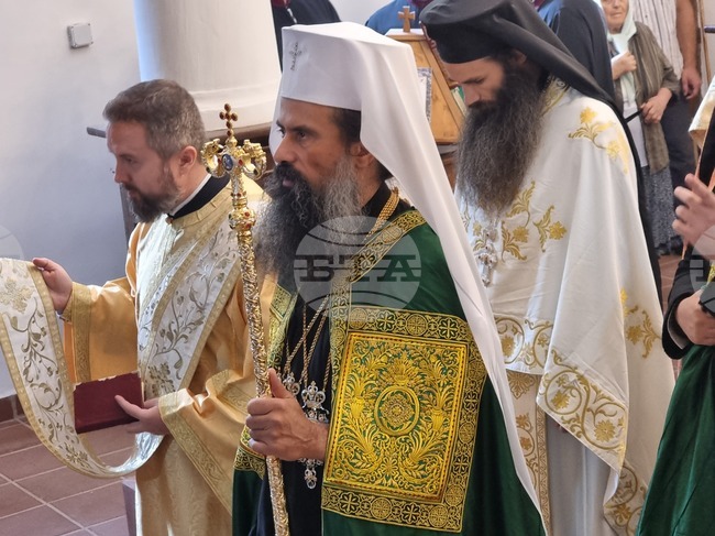 Патриарх Даниил оглави архиерейска света литургия и водосвет в Жаблянския манастир по повод храмовия му празник