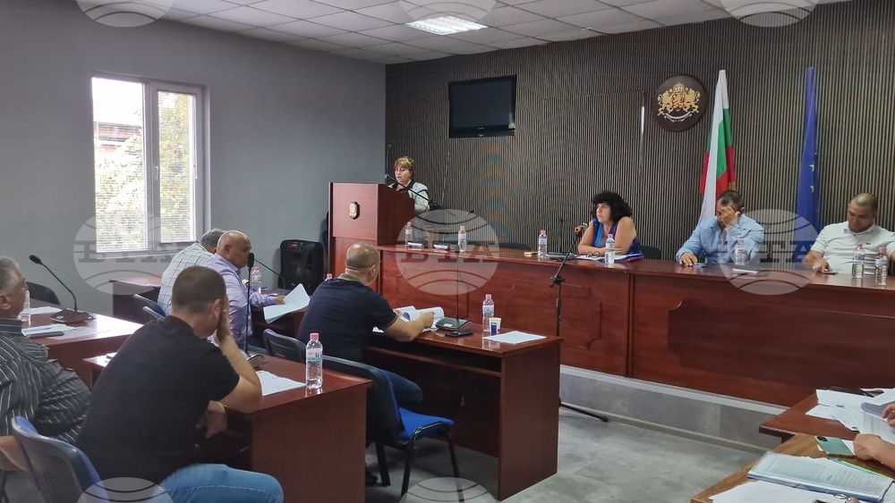 Общинските съветници в Омуртаг гласуват избора на нов временно изпълняващ длъжността кмет на града