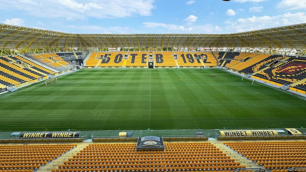 Ботев (Пловдив) сменя тревното покритие на "Колежа", мачът между България и Беларус от Лигата на нациите ще се играе в София