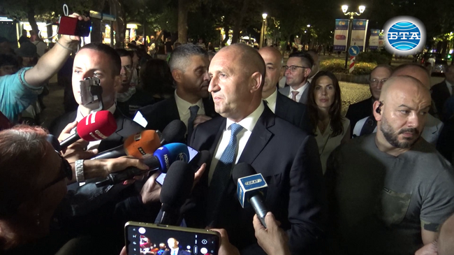 Румен Радев: Редно е отношенията между партиите и вътре в партиите да се разполагат в рамките на закона и приличието