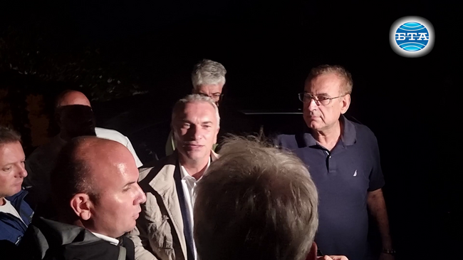 Симпатизанти и членове на ДПС се събраха в защита на имота ползван от почетния председател Ахмед Доган в Бояна