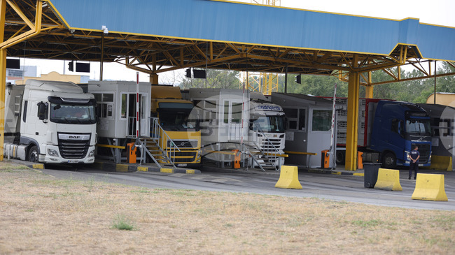 Интензивен е трафикът на граничен пункт „Капитан Андреево“ на изход за товарни автомобили, съобщиха от „Гранична полиция“