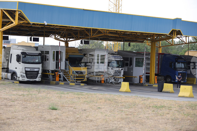 Интензивен е трафикът на граничен пункт „Капитан Андреево“ на изход за товарни автомобили, съобщиха от „Гранична полиция“