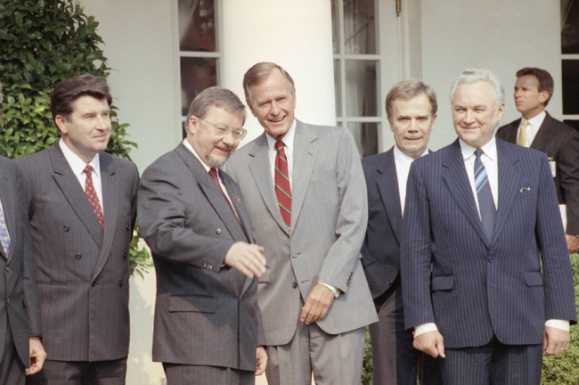 На 2 септември 1991 г. САЩ признава независимостта на трите балтийски републики Литва, Латвия и Естония