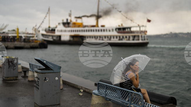 Властите в Истанбул предприеха мащабна операция по почистване след бурята, която обхвана града вчера 