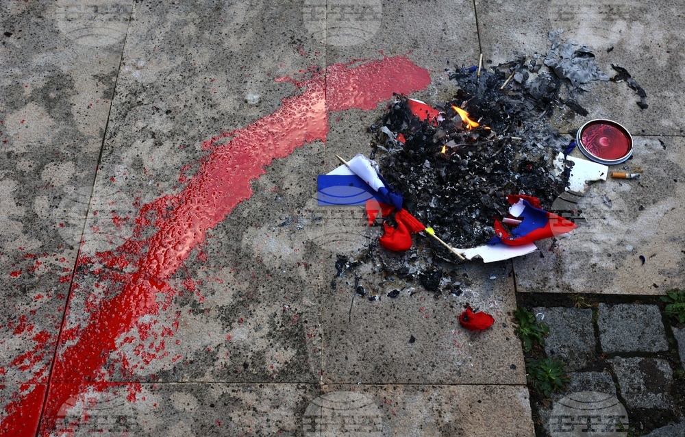 BOEC Association Stages Protest in Front of Russian Cultural and Information Centre in Sofia