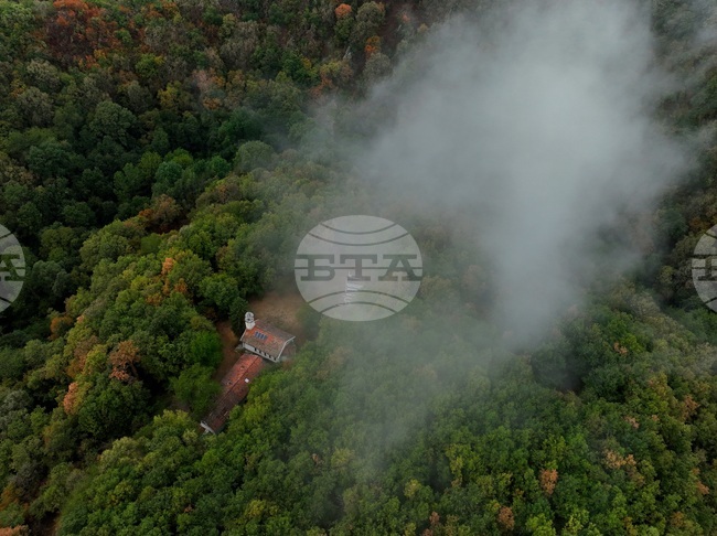 Село Долни Пасарел - манастир „Свети Николай Мирликийски - Летни“ - изглед
