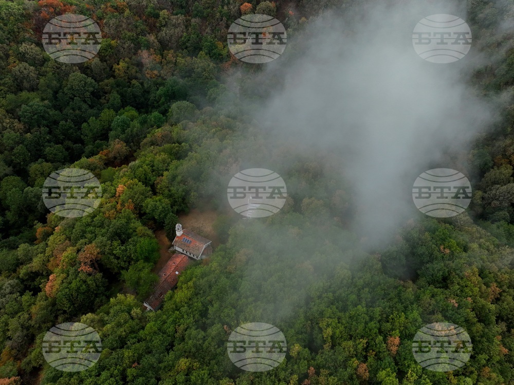Село Долни Пасарел - манастир „Свети Николай Мирликийски - Летни“ - изглед