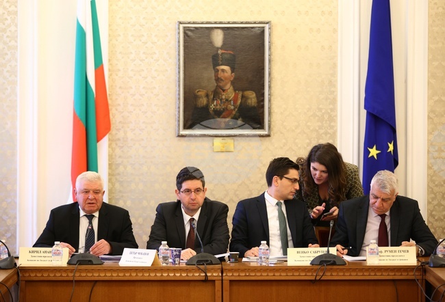 Парламент - Комисия по бюджет и финанси