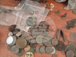 Трима са задържани в момент на покупко-продажба на предмети с културно-историческа стойност 