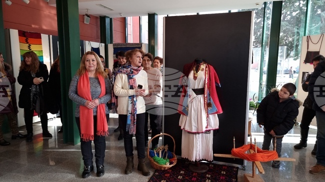 Разград - изложба - тъкани и накити