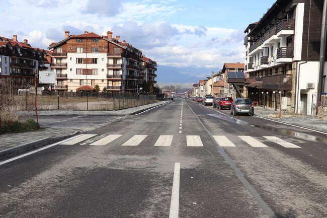 Банско посреща ски сезона с обновени улици, тротоари и паркинги 