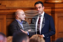 Парламент - извънредно заседание