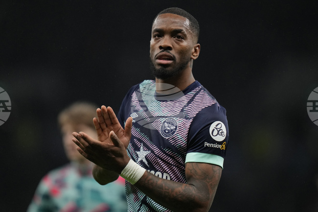 Английският нападател Айвън Тони арестуван за удар с глава в лондонски бар 