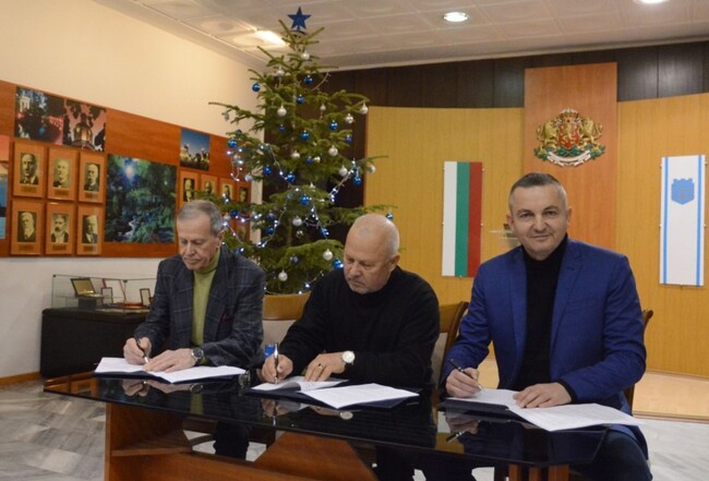 Община Варна: Повишават възнагражденията на 344 социални работници във Варна  