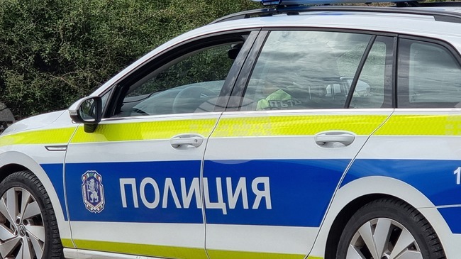 Жената, блъсната по-рано днес от микробус в Перник, е транспортирана в столична болница със сериозни травматични увреждания