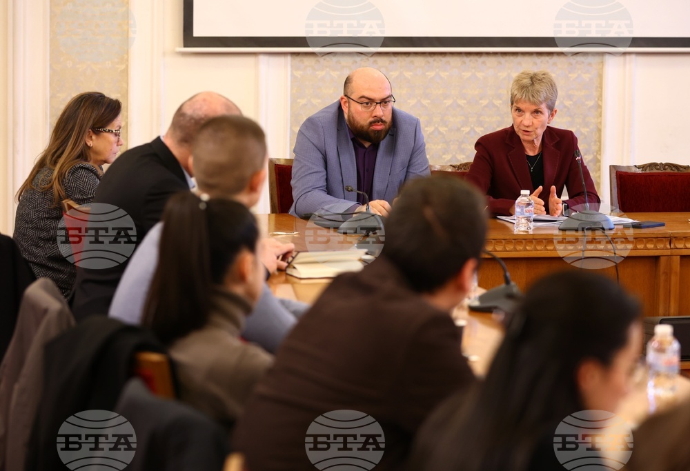 Парламент - Даниела Дашева - студентски съвети - среща