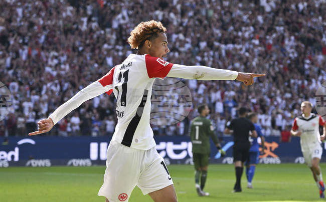 Челси е основен кандидат за трансфер на Юго Екитике, пишат медии в Англия