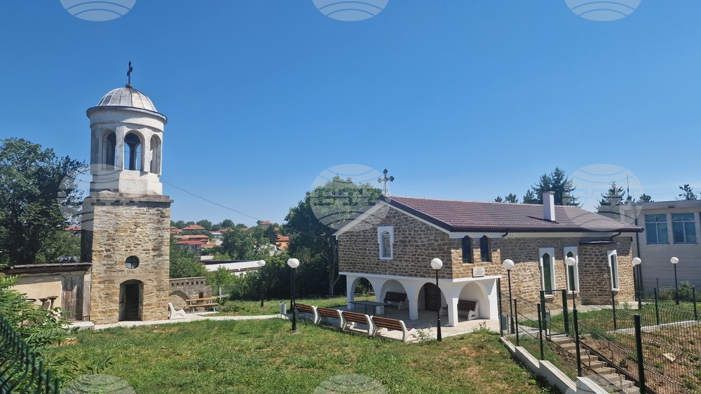 Лозница - храм - обновен