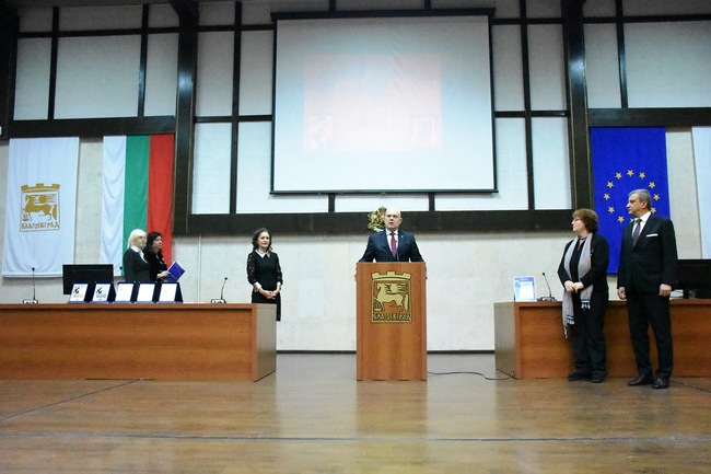 Кметът на Благоевград Илко Стоянов и съдия Катя Бельова отличиха заслужили магистрати и полицаи, специална награда получи и главният прокурор на Р България Иван Гешев