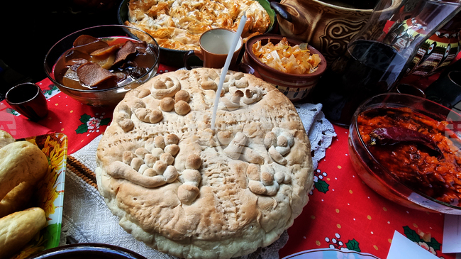 Тазгодишната празнична трапеза - по-скъпа от миналогодишната