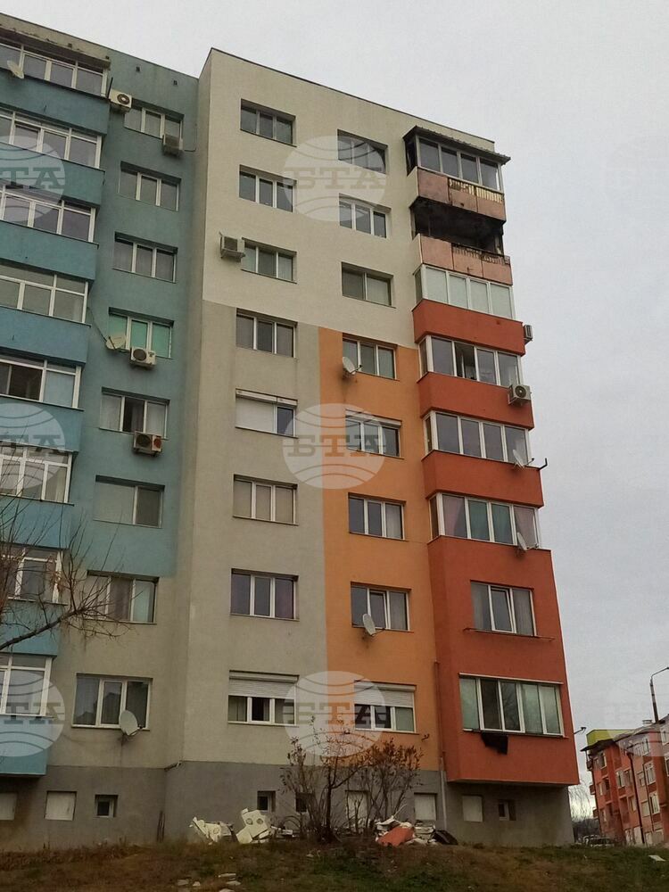 Година след пожара в бл. №18 в кв. „Струмско“ започват възстановителните дейности по сградата, комисия, сформирана със заповед на кмета Илко Стоянов, отвори офертите за избор на изпълнител