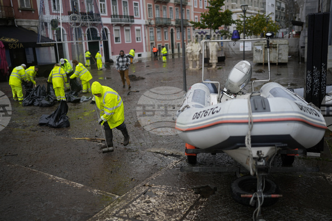 Бурята "Кристин" взе най-малко четири жертви в Португалия
