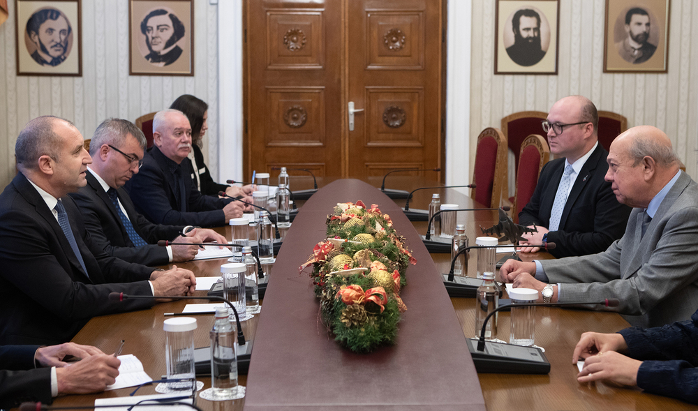 Държавният глава: Придобиването на отбранителна техника трябва да води към индустриално сътрудничество и трансфер на технологии