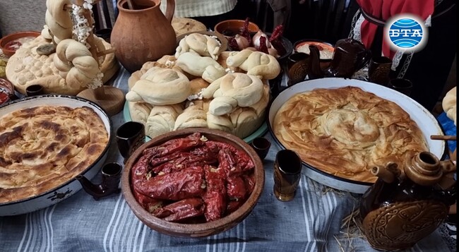 Традиционни храни и напитки подредиха читалищата в Пернишко